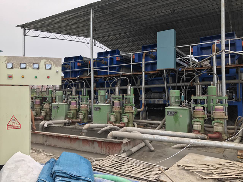 打桩污泥.jpg 打桩污泥.jpg